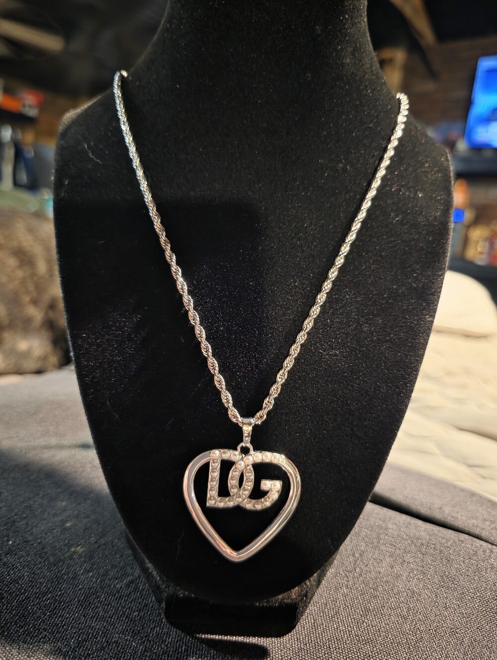 USED... DG Silver Heart Pendant Necklace with Pearl Accents 20in